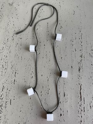 Колье РАФИНАД белый чёрный арт 59101 в магазине дизайнерских украшений Cherepaha.shop