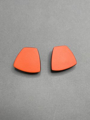 Серьги из кожи АСИММЕТРИЯ S оранжевый чёрный арт 11313 в магазине дизайнерских украшений Cherepaha.shop