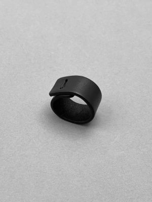 Кольцо из кожи чёрный арт 46101 в магазине дизайнерских украшений Cherepaha.shop
