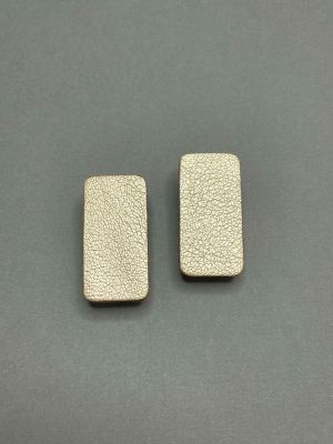 Серьги из кожи 2x4 шампань карамель арт 1510 в магазине дизайнерских украшений Cherepaha.shop