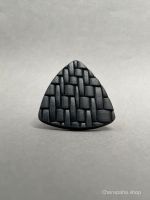 Кольцо из кожи ТРЕУГОЛЬНИК плетёнка чёрный арт 38905 в магазине дизайнерских украшений Cherepaha.shop
