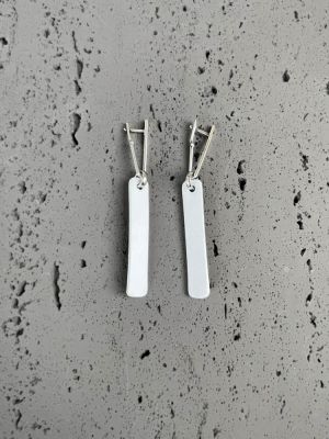 Серьги из кожи белый арт 53403 в магазине дизайнерских украшений Cherepaha.shop