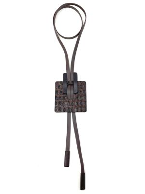 Кулон из кожи КВАДРАТ шоколадный крокодил чёрный арт 1499 в магазине дизайнерских украшений Cherepaha.shop