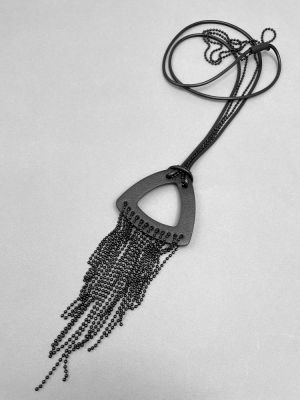 Колье из кожи чёрный арт 45103 в магазине дизайнерских украшений Cherepaha.shop