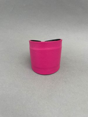 Браслет из кожи фуксия арт 32803 в магазине дизайнерских украшений Cherepaha.shop