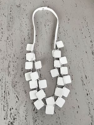 Колье из кожи белый арт 53202 в магазине дизайнерских украшений Cherepaha.shop