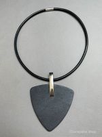Колье из кожи ТРЕУГОЛЬНИК чёрный арт 38801 в магазине дизайнерских украшений Cherepaha.shop
