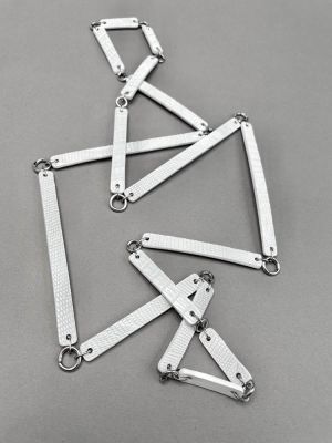 Бусы из кожи СТИК белый крокодил арт 58603 в магазине дизайнерских украшений Cherepaha.shop