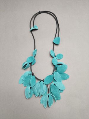 Бусы из замши МАГНОЛИЯ бирюза арт 35002 в магазине дизайнерских украшений Cherepaha.shop