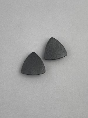 Серьги из кожи ТРЕУГОЛЬНИК чёрный арт 41506 в магазине дизайнерских украшений Cherepaha.shop